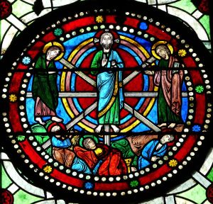 Verklärung des Herrn auf einem Glasfenster der Kathedrale Saint-Front in Périgueux